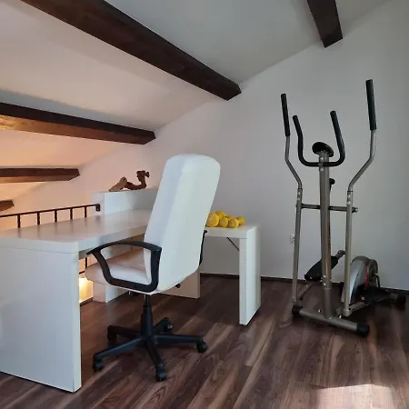 Old Town Apartment *